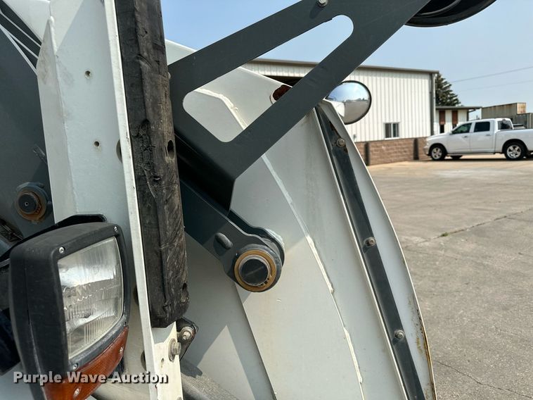 image for item DQ7364 2008 Elgin Pelican NP  street sweeper