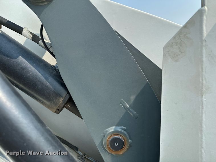 image for item DQ7364 2008 Elgin Pelican NP  street sweeper