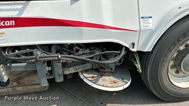 image for item DQ7364 2008 Elgin Pelican NP  street sweeper