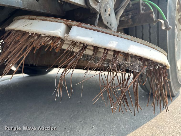 image for item DQ7364 2008 Elgin Pelican NP  street sweeper