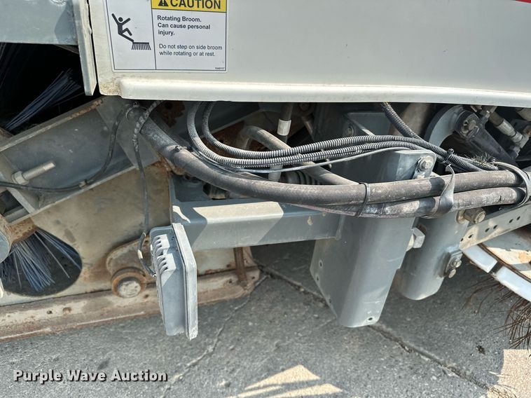 image for item DQ7364 2008 Elgin Pelican NP  street sweeper