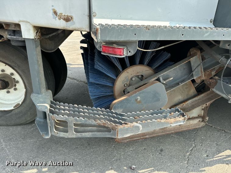 image for item DQ7364 2008 Elgin Pelican NP  street sweeper