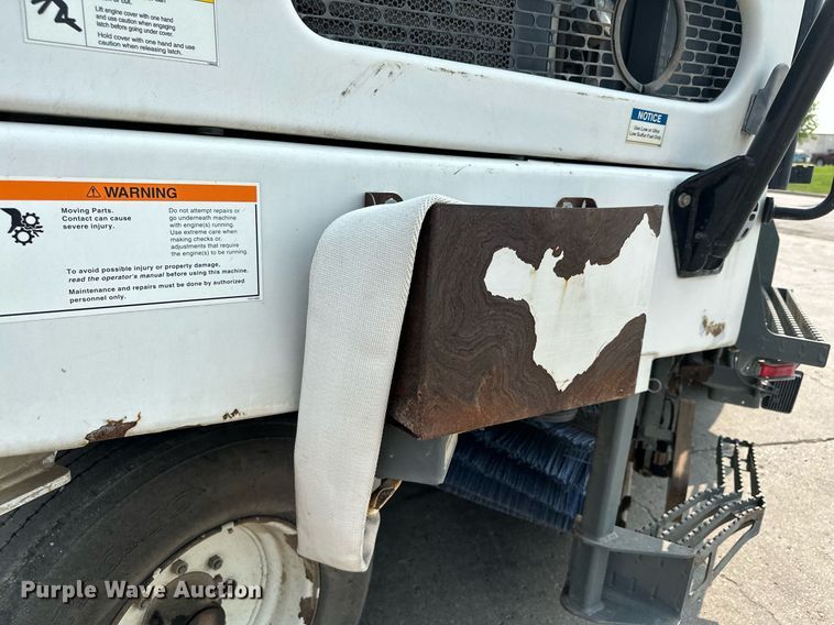 image for item DQ7364 2008 Elgin Pelican NP  street sweeper