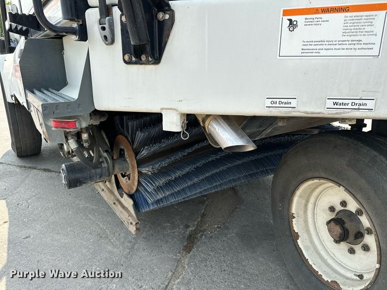 image for item DQ7364 2008 Elgin Pelican NP  street sweeper