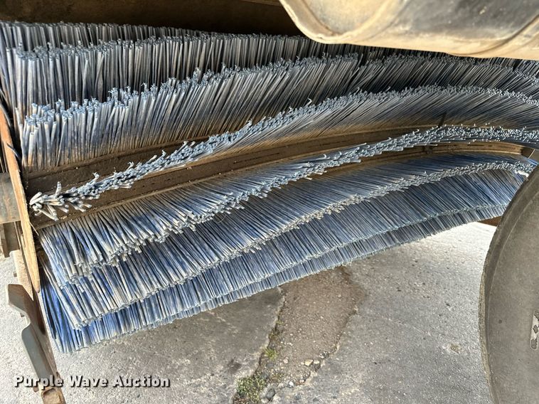 image for item DQ7364 2008 Elgin Pelican NP  street sweeper