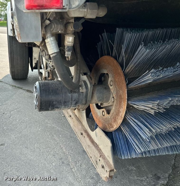 image for item DQ7364 2008 Elgin Pelican NP  street sweeper