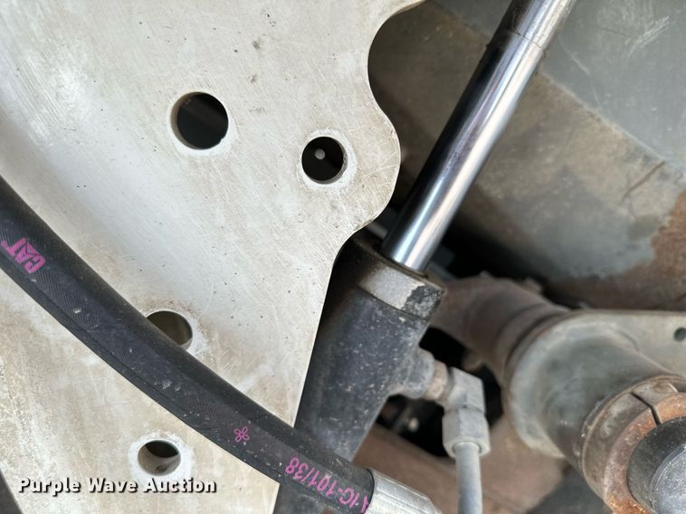 image for item DQ7364 2008 Elgin Pelican NP  street sweeper