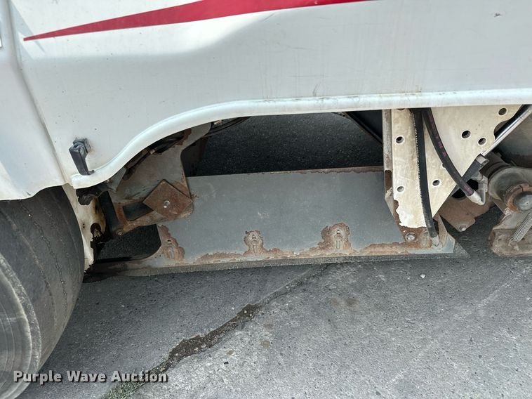 image for item DQ7364 2008 Elgin Pelican NP  street sweeper