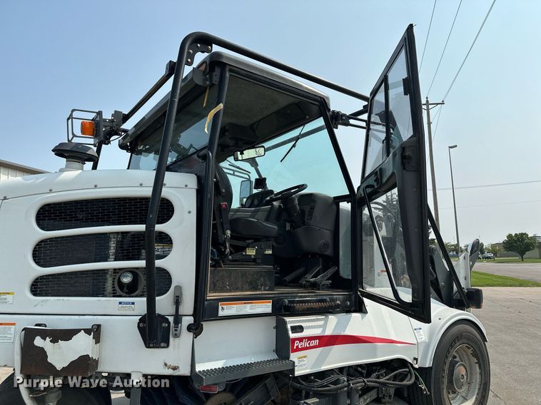 image for item DQ7364 2008 Elgin Pelican NP  street sweeper