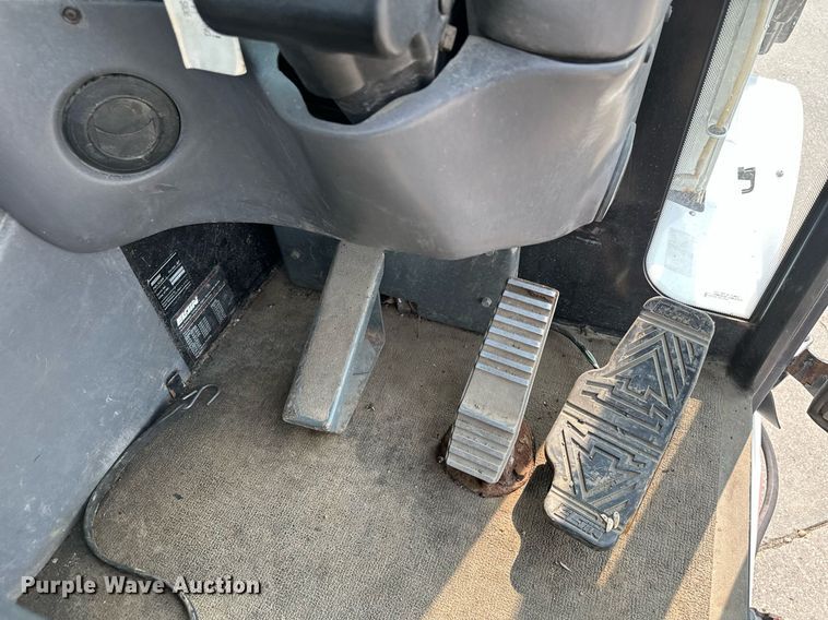 image for item DQ7364 2008 Elgin Pelican NP  street sweeper