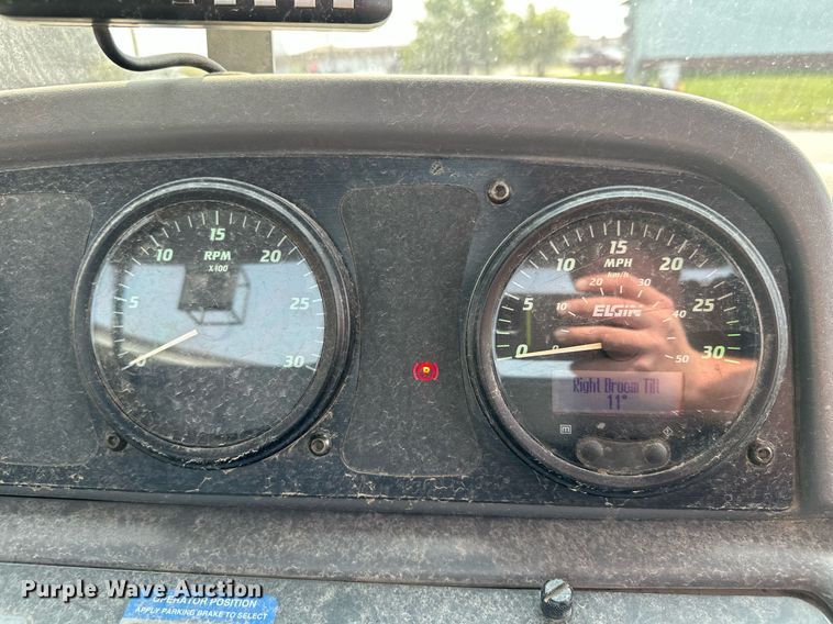 image for item DQ7364 2008 Elgin Pelican NP  street sweeper