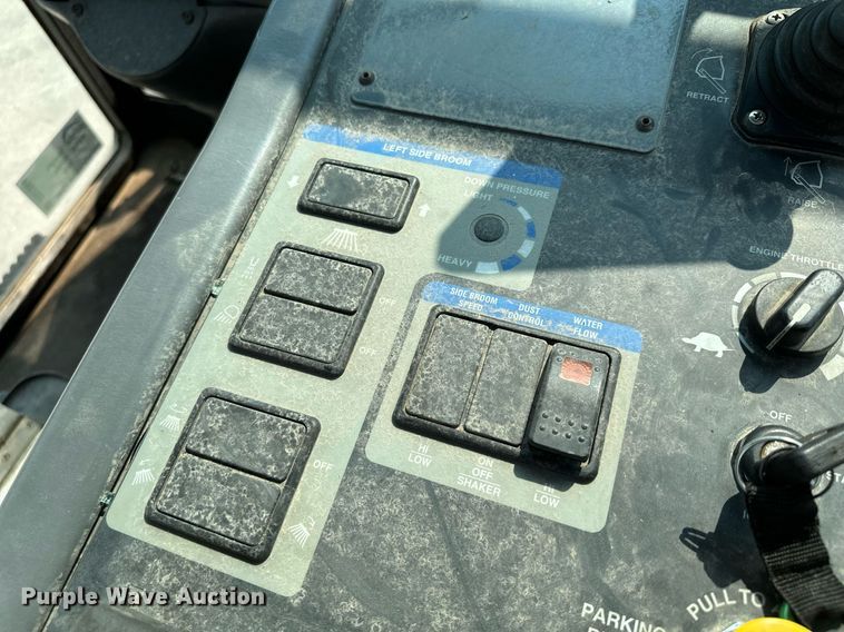 image for item DQ7364 2008 Elgin Pelican NP  street sweeper