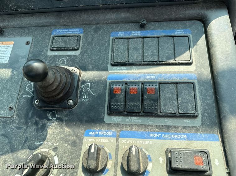 image for item DQ7364 2008 Elgin Pelican NP  street sweeper