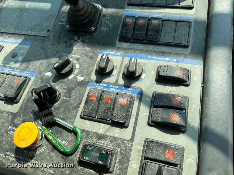 image for item DQ7364 2008 Elgin Pelican NP  street sweeper