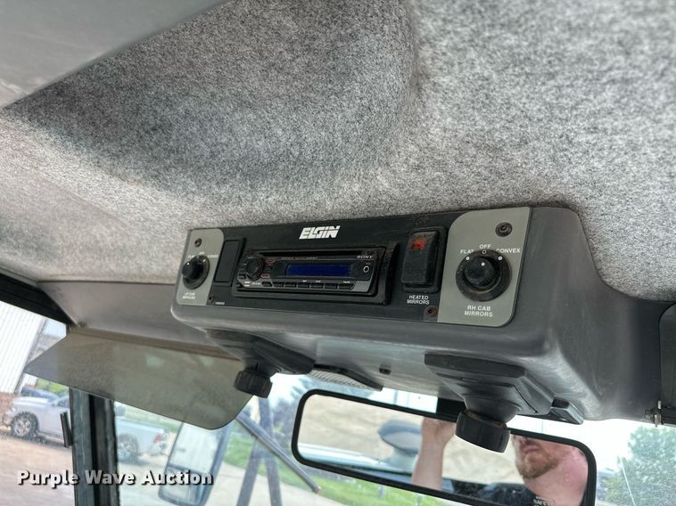 image for item DQ7364 2008 Elgin Pelican NP  street sweeper