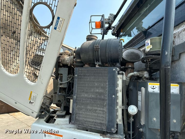 image for item DQ7364 2008 Elgin Pelican NP  street sweeper