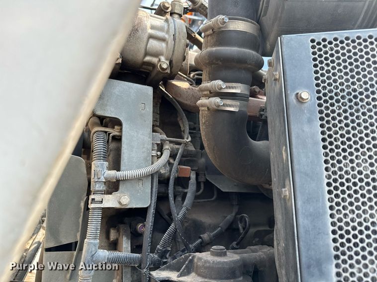 image for item DQ7364 2008 Elgin Pelican NP  street sweeper