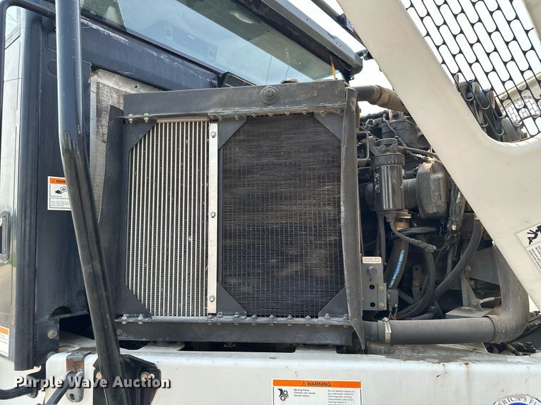 image for item DQ7364 2008 Elgin Pelican NP  street sweeper