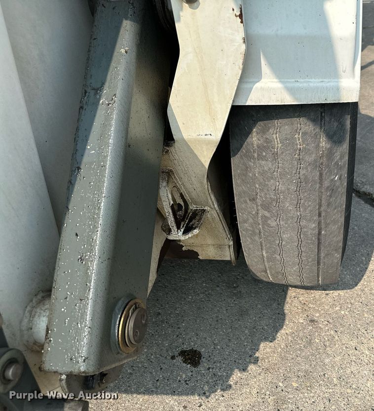 image for item DQ7364 2008 Elgin Pelican NP  street sweeper