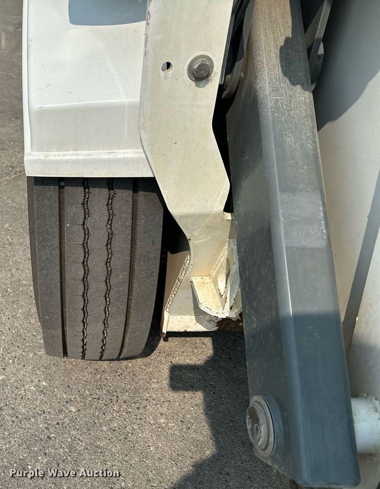 image for item DQ7364 2008 Elgin Pelican NP  street sweeper