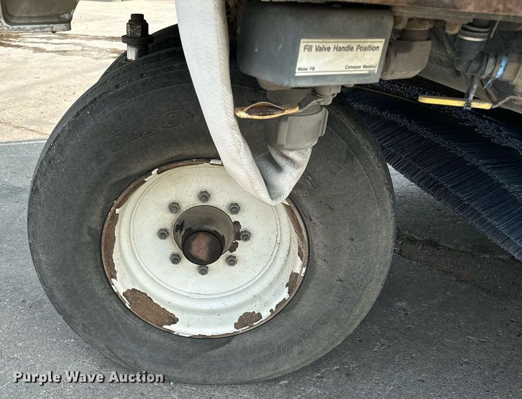 image for item DQ7364 2008 Elgin Pelican NP  street sweeper