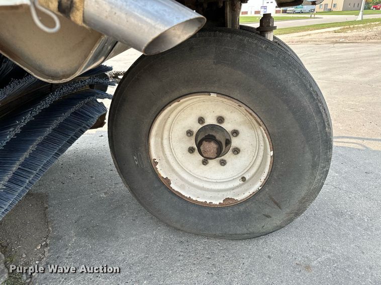 image for item DQ7364 2008 Elgin Pelican NP  street sweeper