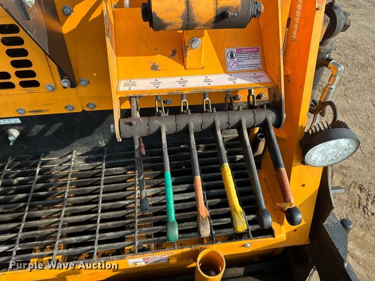 image for item DQ7365 2018 LeeBoy 8500D  paver