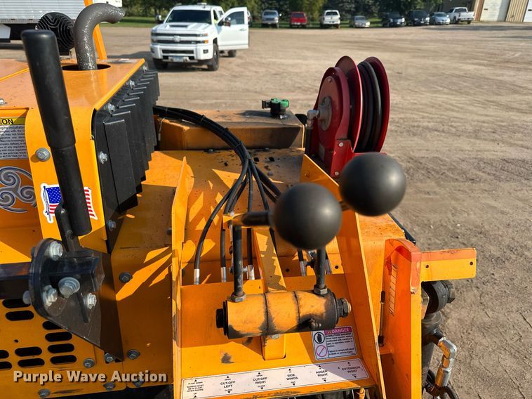 image for item DQ7365 2018 LeeBoy 8500D  paver