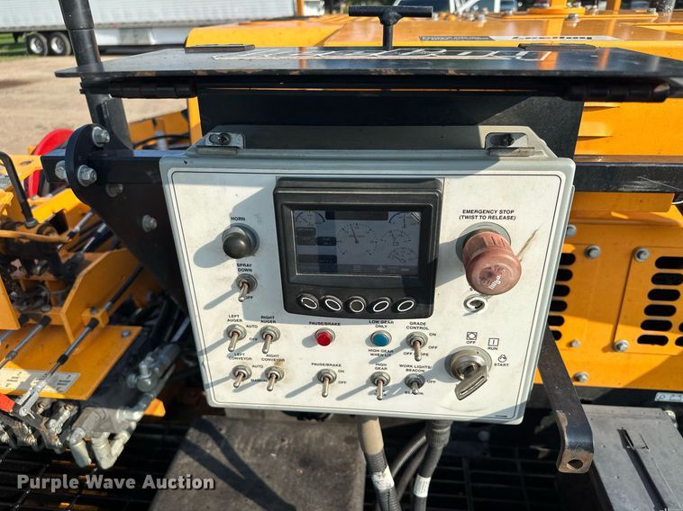 image for item DQ7365 2018 LeeBoy 8500D  paver