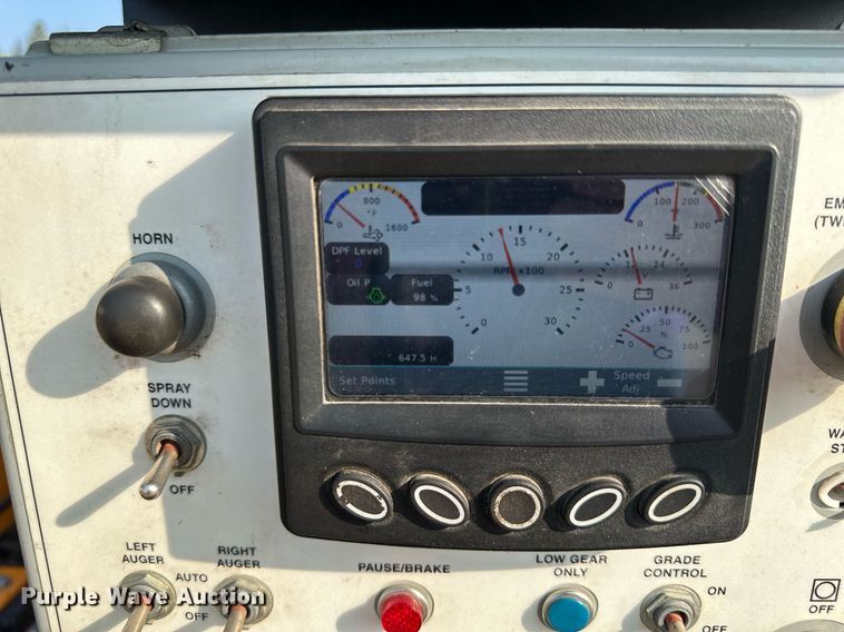 image for item DQ7365 2018 LeeBoy 8500D  paver