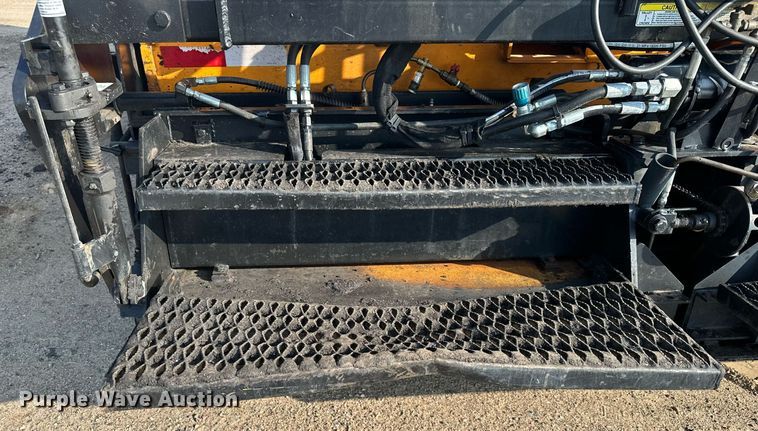 image for item DQ7365 2018 LeeBoy 8500D  paver