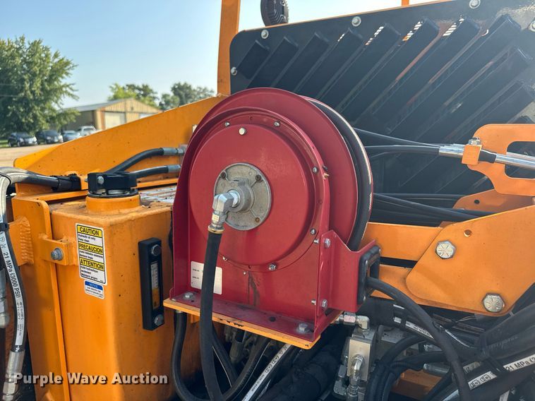 image for item DQ7365 2018 LeeBoy 8500D  paver