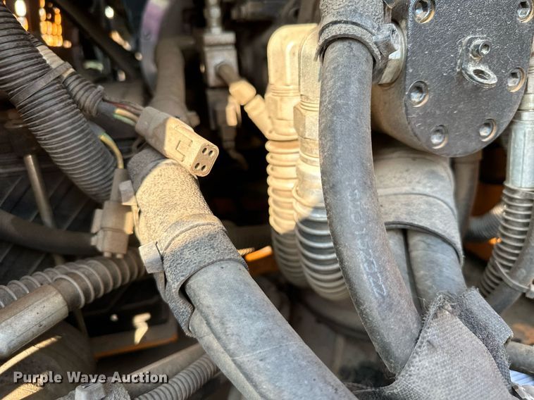 image for item DQ7365 2018 LeeBoy 8500D  paver