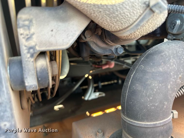 image for item DQ7365 2018 LeeBoy 8500D  paver