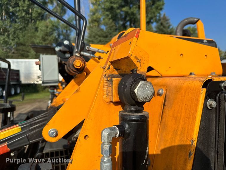 image for item DQ7365 2018 LeeBoy 8500D  paver