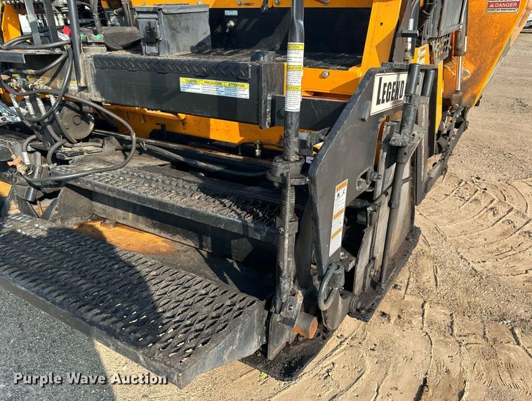 image for item DQ7365 2018 LeeBoy 8500D  paver