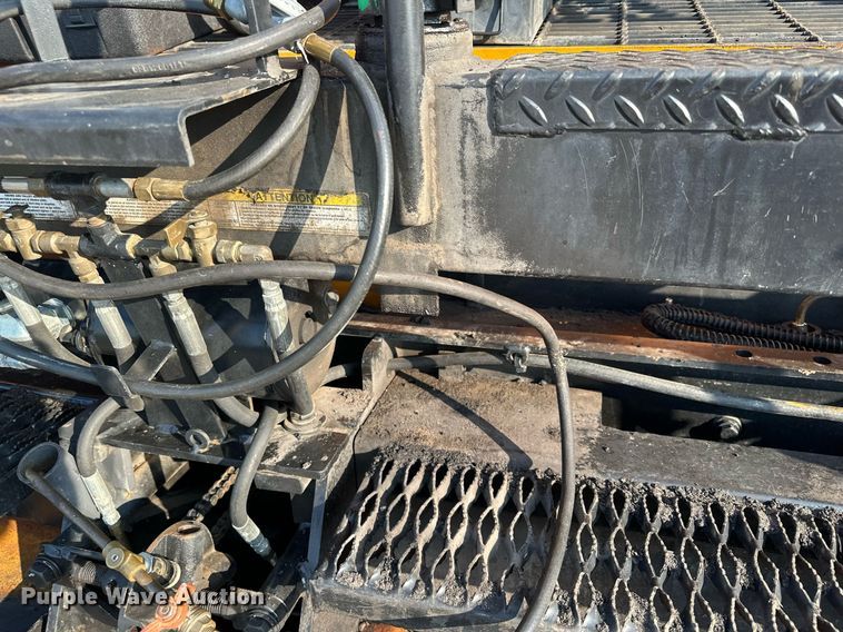 image for item DQ7365 2018 LeeBoy 8500D  paver