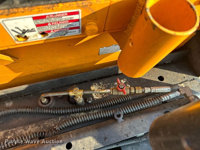 image for item DQ7365 2018 LeeBoy 8500D  paver