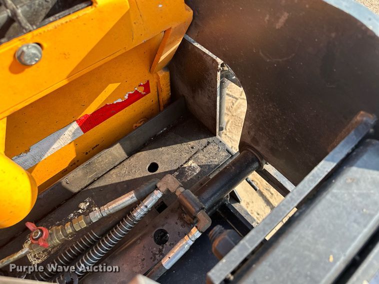 image for item DQ7365 2018 LeeBoy 8500D  paver