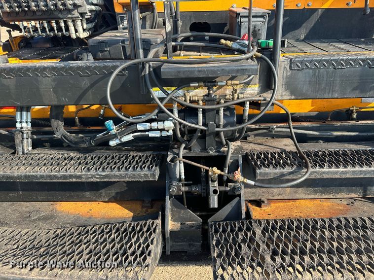 image for item DQ7365 2018 LeeBoy 8500D  paver