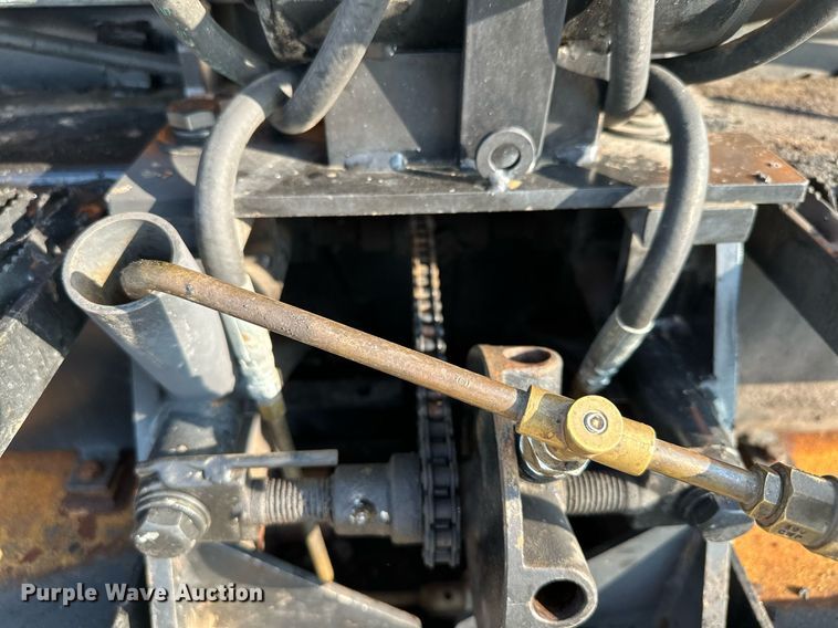 image for item DQ7365 2018 LeeBoy 8500D  paver