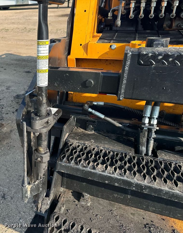 image for item DQ7365 2018 LeeBoy 8500D  paver