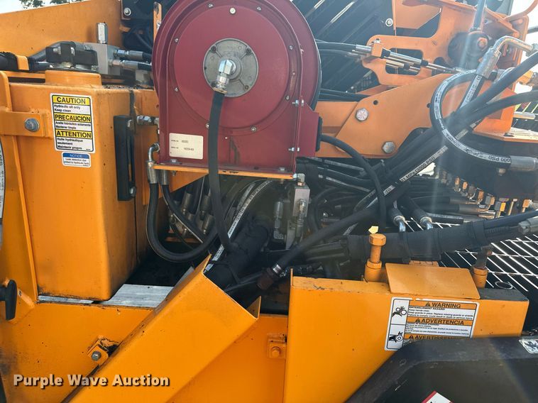 image for item DQ7365 2018 LeeBoy 8500D  paver