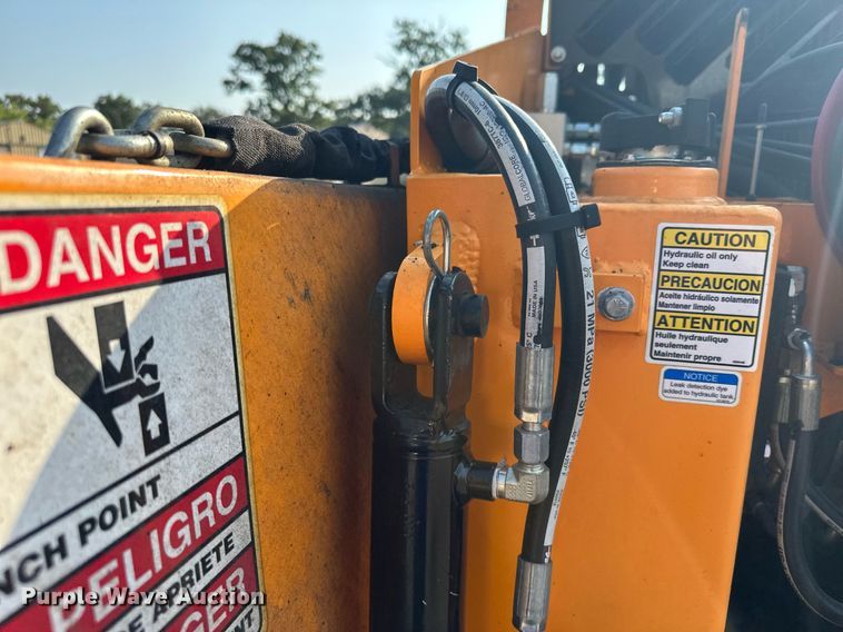 image for item DQ7365 2018 LeeBoy 8500D  paver