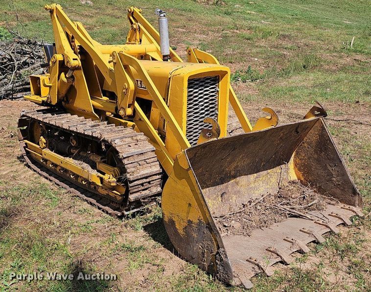image for item DR3421 John Deere 831  track loader