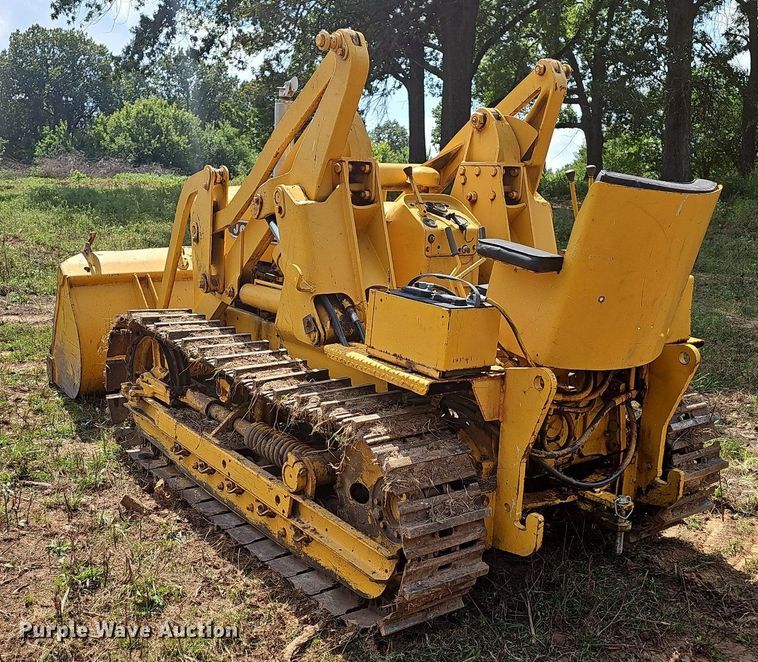 image for item DR3421 John Deere 831  track loader