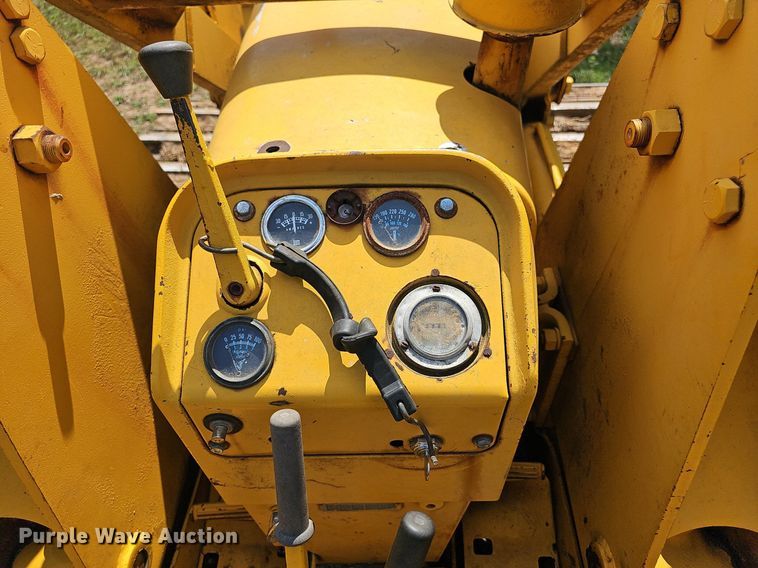 image for item DR3421 John Deere 831  track loader