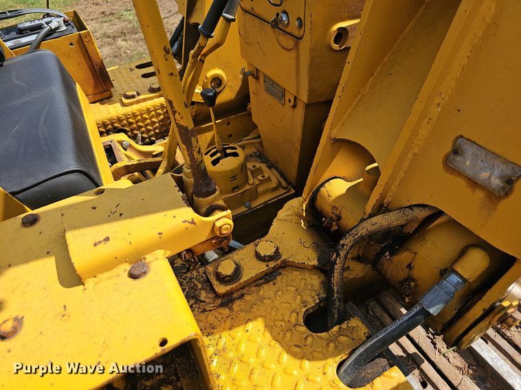 image for item DR3421 John Deere 831  track loader