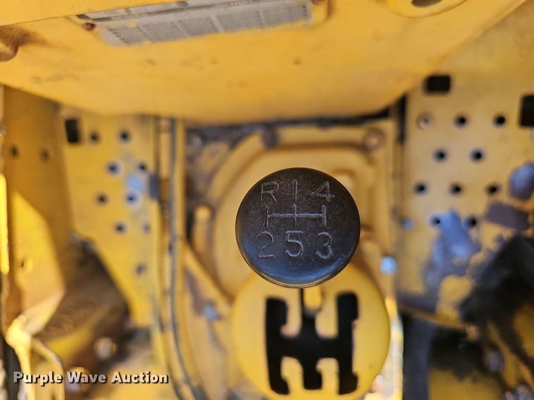 image for item DR3421 John Deere 831  track loader