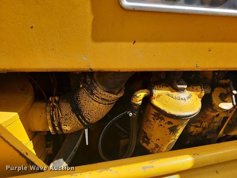 image for item DR3421 John Deere 831  track loader